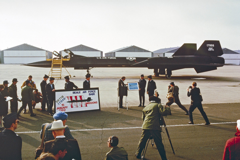 Illustration for article titled Rare photos of the SR-71 Blackbird show its amazing history